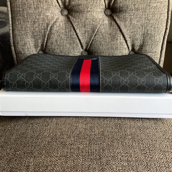 IPad/Tablet Case - Picture 4 of 5